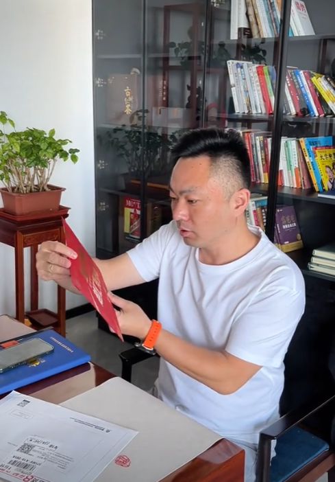 亚伟餐饮老板去世年仅42岁妻子发讣告公开死因身价超千万(图3)